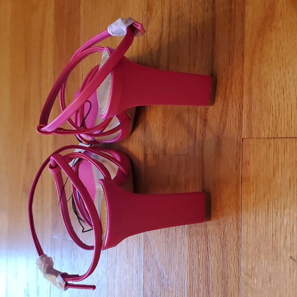 Express neon fuchsia strappy block-heel sandals. square toe Size 6 NWT - Picture 4 of 5